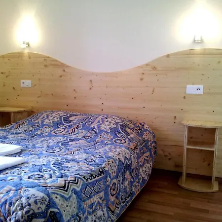 Hotel De France 2*